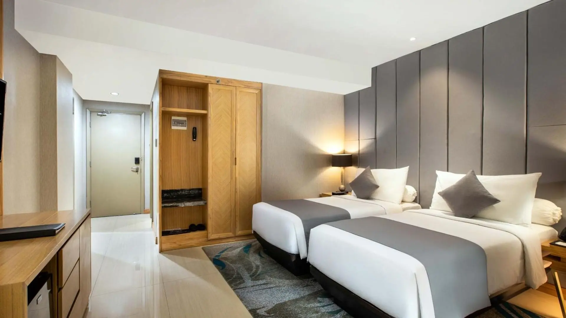 Grand Dafam Surabaya (4) Grand Dafam Surabaya (4)